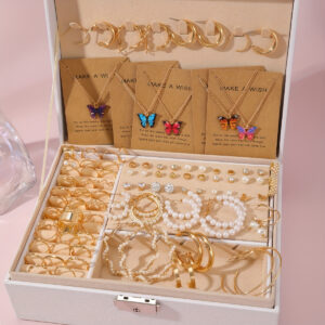 Vintage Elegant Fashion Love Butterfly Jewelry Set - Necklace, Earrings, and Ring