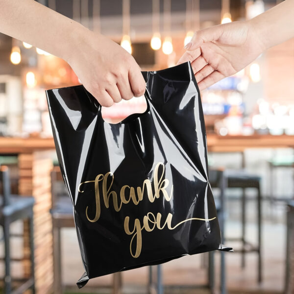 100pcs black reusable plastic shopping bags, perfect for thank you gifts, Christmas, parties, stores, and boutiques.