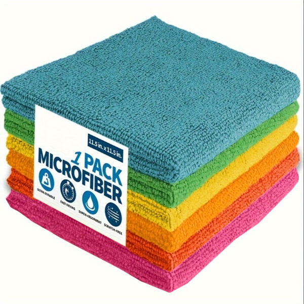 Durable and absorbent microfiber cleaning cloth for efficient dusting and wiping.