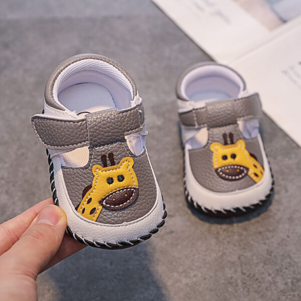 Non-slip baby sandals with soft bottom, perfect toddler shoes for learning to walk, ideal for spring, summer, and autumn.