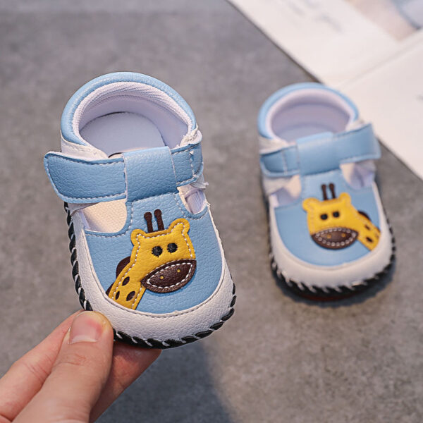 Non-slip baby sandals with soft bottom, perfect toddler shoes for learning to walk, ideal for spring, summer, and autumn.