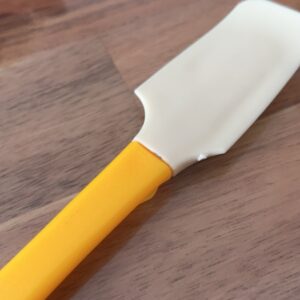 Silicone jam scraper, non-stick icing scraper, and multipurpose kitchen tool for baking and cleaning.