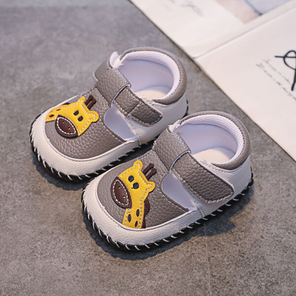 Non-slip baby sandals with soft bottom, perfect toddler shoes for learning to walk, ideal for spring, summer, and autumn.