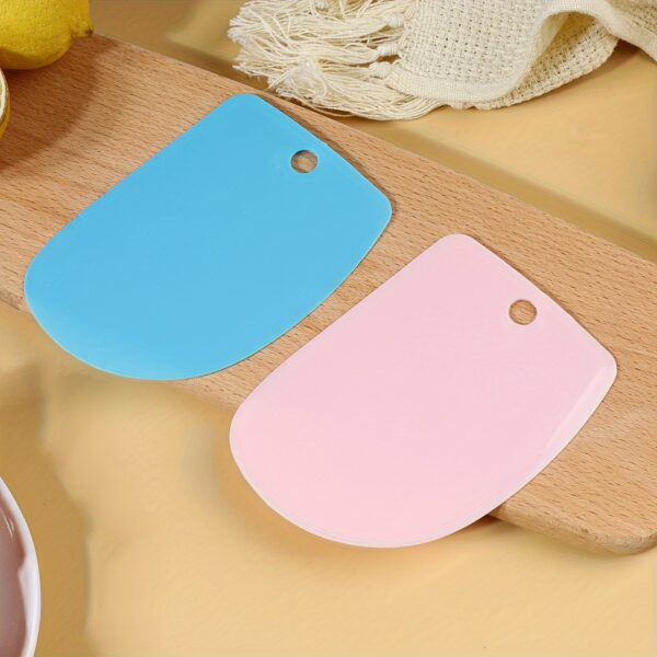 3-piece plastic dough scraper set with trapezoidal design, ideal for baking, cake spreading, and noodle cutting.