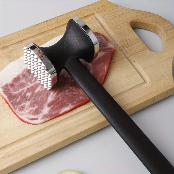 Zinc alloy meat hammer, metal meat mallet, a durable and effective meat tenderizer tool for kitchen use.